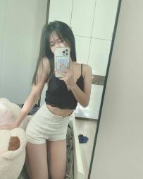 骨感小芝麻：綠芙 162 44 B+ 27歲口技很好直接口爆中出幹翻這個小騷貨