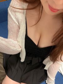 大奶護理妹：開心 165. 26歲.E.47kg巨大反差，敢玩敢秀