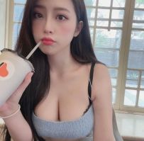 長腿悶騷OL:思念：164-E-48kg-24歲