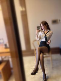 臺北OL女神：琴琴165/D/49 27歲長腿姐姐有激情穴穴緊 敏感 易潮吹 淫水多
